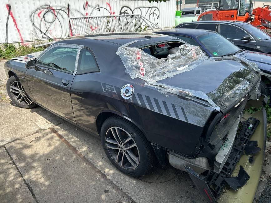 Wirtschaftlicher Totalschaden aus unseren Akten: Dodge Challenger mit abgerissenem Heckstoßfänger